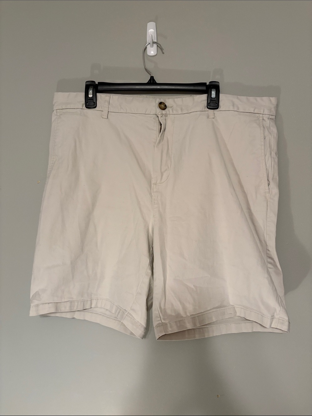 Old Navy Men's Flat-Front Shorts in Light Beige